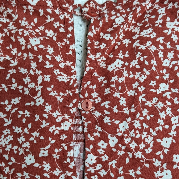 NWT Old Navy XL Floral Print Flutter Sleeve Blouse, Rust - Picture 3 of 5